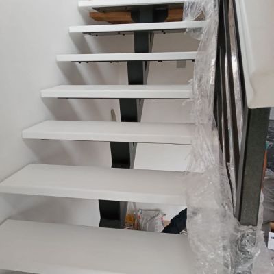 Модель лестницы, удобная для эксплуатации в семьях с пожилыми людьми
