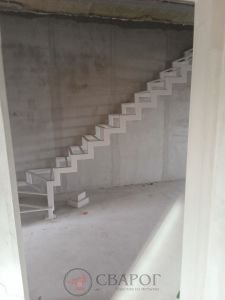 Каркас лестницы на двух косоурах с забежными ступенями 2