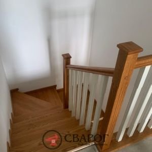 П-образная лестница Лахти с ступенями из лиственницы фото4
